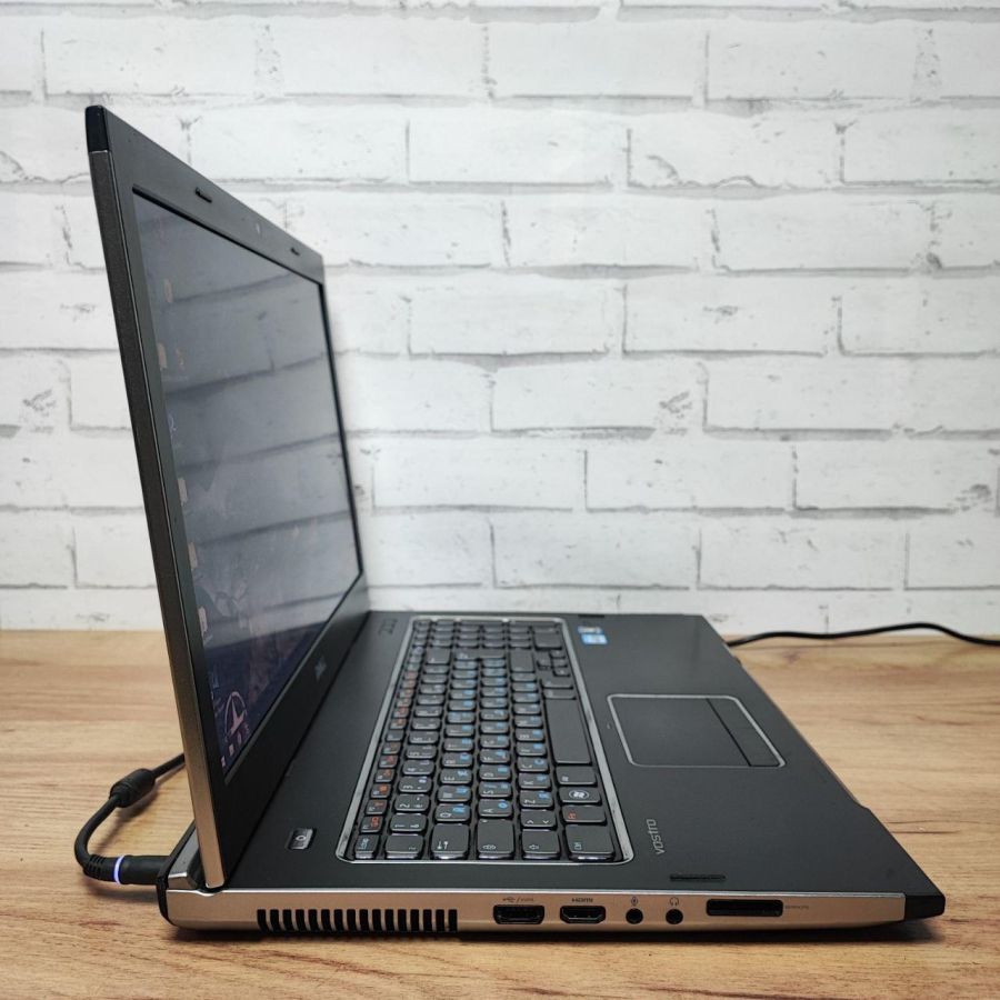 Уцінка! Ноутбук Б/В Dell Vostro 3750, Intel Core i5-2410M, DDR3 8 GB, SSD 256GB, NVIDIA GeForce GT 525M 1Gb, 17.3"