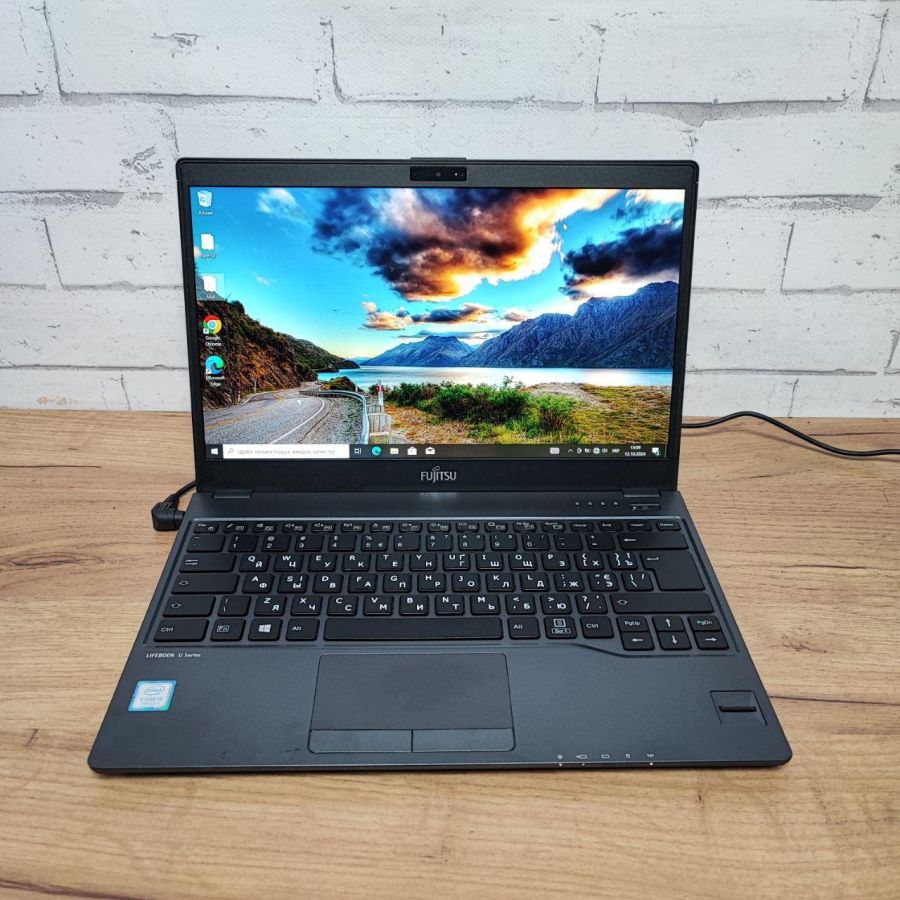 Ноутбук Б/В Fujitsu U937, Intel Core i5-7200U, DDR4 12 GB, SSD 128GB, 13" Full HD