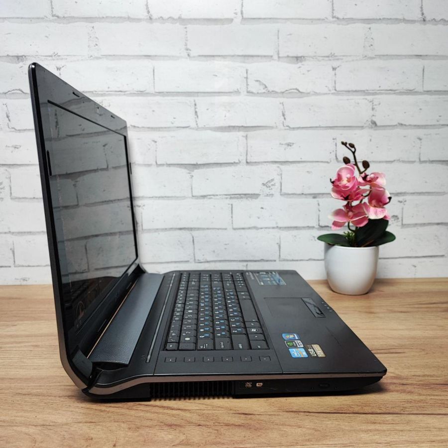 Ноутбук Б/В ASUS N73S, Intel Core i7-2670QM, DDR3 8 GB, SSD 256GB + HDD 320GB, NVIDIA GeForce GT 630M 2Gb, 17" Full HD