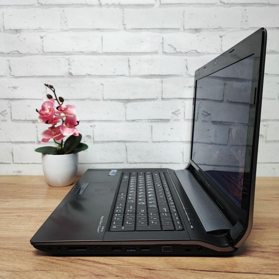 Уцінка! Ноутбук Б/В ASUS N73S, Intel Core i7-2670QM, DDR3 8 GB, SSD 256GB + HDD 320GB, NVIDIA GeForce GT 630M 2Gb, 17"