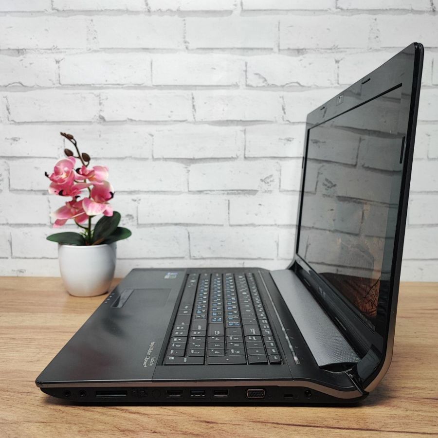 Ноутбук Б/В ASUS N73S, Intel Core i7-2630QM, DDR3 20 GB, SSD 512GB, NVIDIA GeForce GT 540M 1Gb, 17"