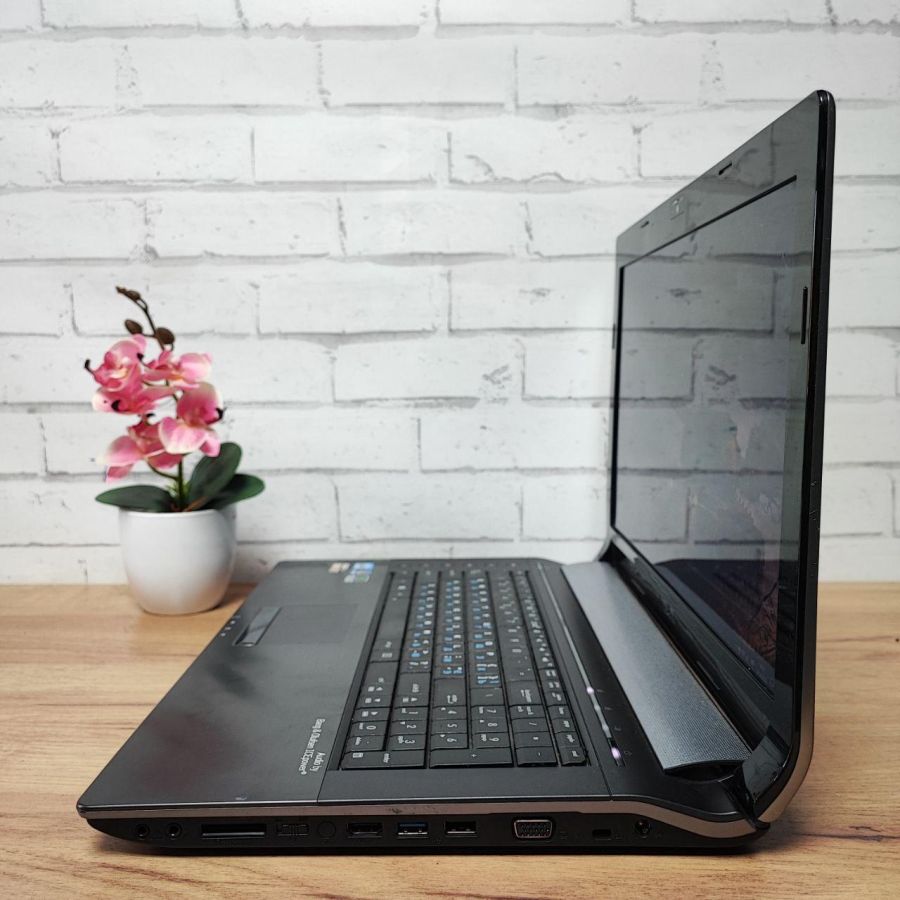Ноутбук Б/В ASUS N73S, Intel Core i7-2630QM, DDR3 12 GB, SSD 128GB + HDD 250GB, NVIDIA GeForce GT 540M 1Gb, 17"