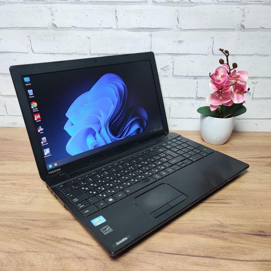 Уцінка! Ноутбук Б/В Toshiba Satellite C50-A-19U, Intel Core i3-3110M, DDR3 8 GB, SSD 256GB, 15.6" HD