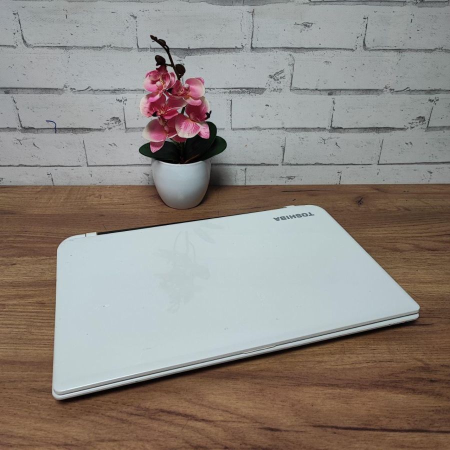 Ноутбук Б/В Toshiba Satellite L50-B-18H, Intel Core i5-4200U, DDR3 8 GB, SSD 128GB, 15.6" HD