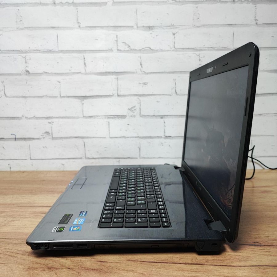 Ноутбук Б/В Medion Akoya P7812, Intel Core i5-2430M, DDR3 8 GB, SSD 128GB + HDD 500GB, NVIDIA GeForce GT555M 1Gb, 17.3"