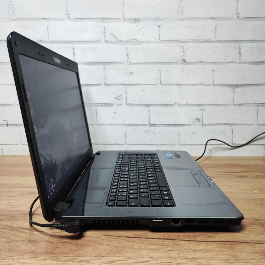 Ноутбук Б/В Medion Akoya P7812, Intel Core i5-2430M, DDR3 8 GB, SSD 128GB + HDD 500GB, NVIDIA GeForce GT555M 1Gb, 17.3"