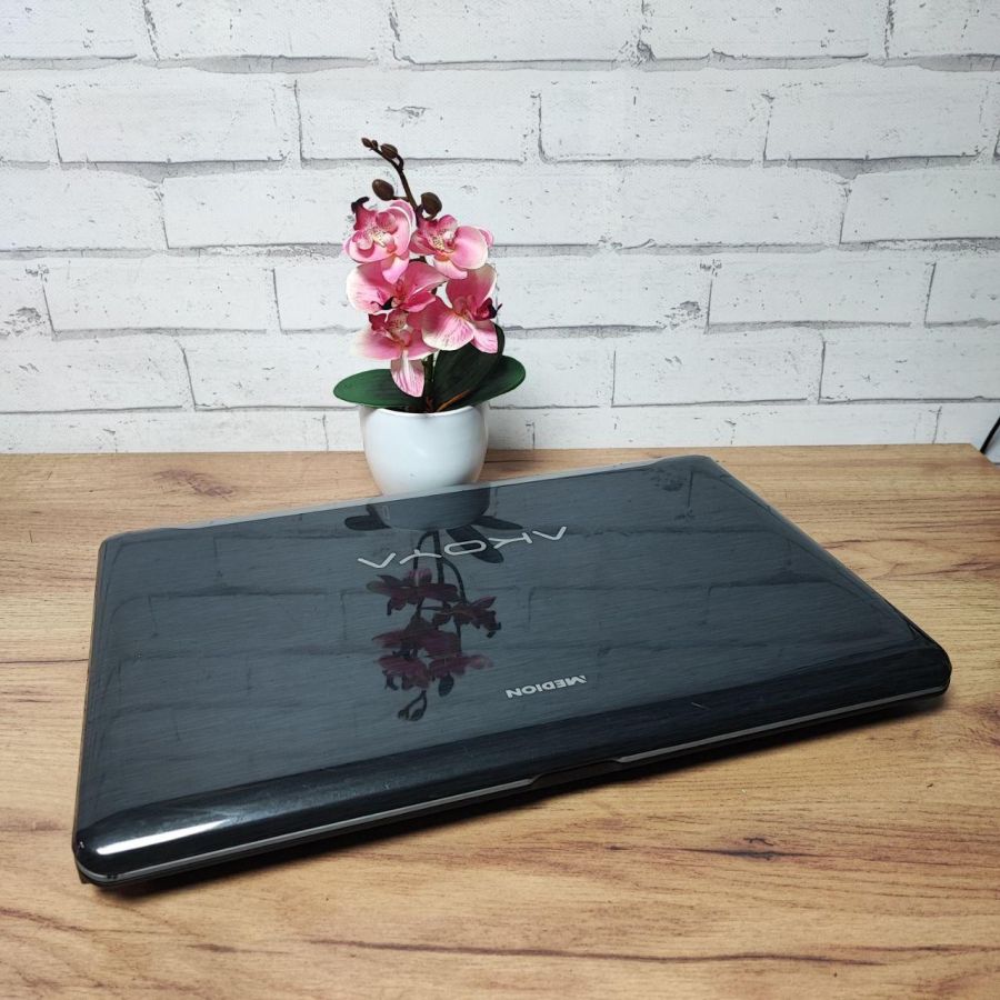 Ноутбук Б/В Medion Akoya P7812, Intel Core i5-2430M, DDR3 8 GB, SSD 128GB + HDD 500GB, NVIDIA GeForce GT555M 1Gb, 17.3"