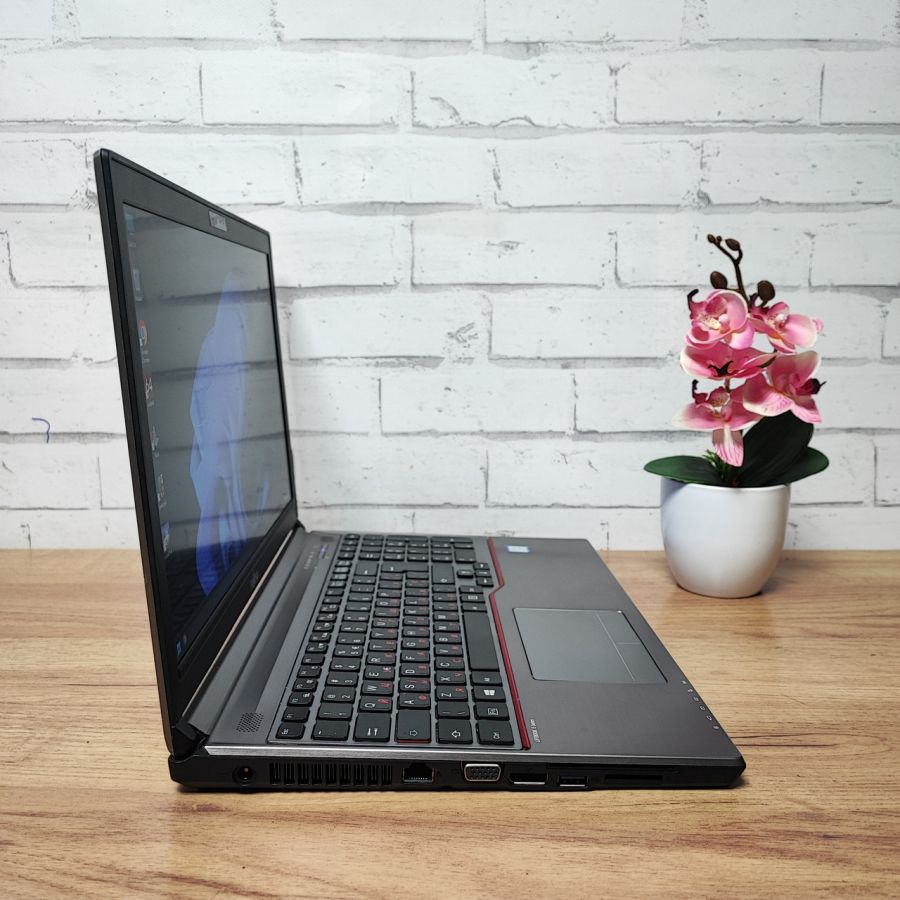 Ноутбук Б/В Fujitsu E756, Intel Core i5-6300U, DDR4 8 GB, SSD 128GB, 15.6" Full HD