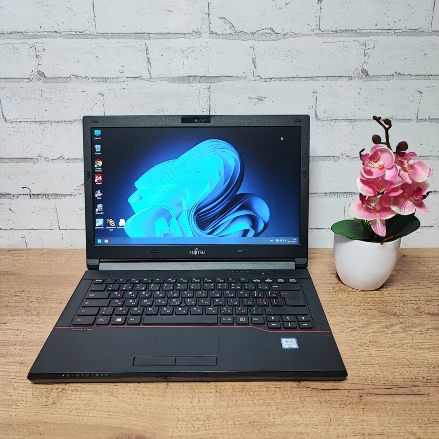 Ноутбук Б/В Fujitsu E546, Intel Core i5-6200U, DDR4 8 GB, SSD 128GB, 14" Full HD