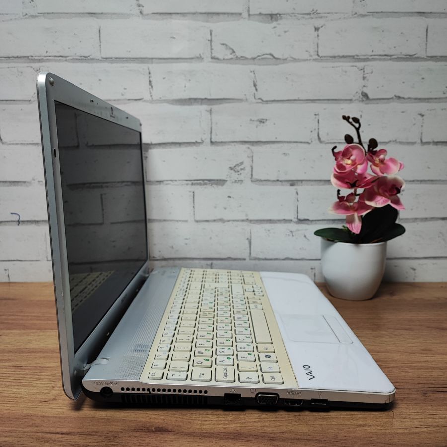 Ноутбук Б/В Sony PCG-61611M, AMD Athlon II P340, DDR3 8 GB, SSD 128GB, AMD Radeon HD 4200, 16.4" HD