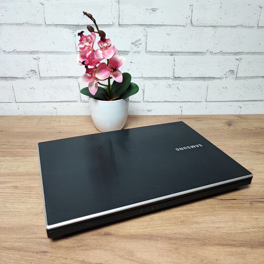 Ноутбук Б/В Samsung 300V, Intel Core i3-2310M, DDR3 8 GB, SSD 256GB, NVIDIA GeForce GT 520M, 15.6"
