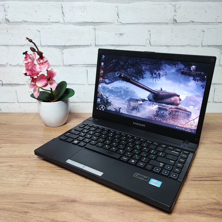 Ноутбук Б/В Samsung 300V, Intel Core i3-2310M, DDR3 8 GB, SSD 256GB, NVIDIA GeForce GT 520M, 15.6"