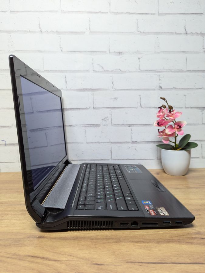 Ноутбук Б/В ASUS N53T, AMD A6-3420M, DDR3 8 GB, SSD 256GB, AMD Radeon HD 7600 2Gb, 15.6" HD