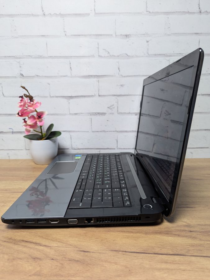 Ноутбук Б/В Toshiba Satellite L70-A-11R, Intel Core i5-4210M, DDR3 8 GB, SSD 360GB, GT 740M, 17.3" HD