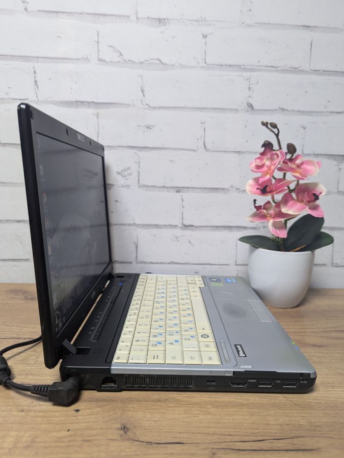 Уцінка! Ноутбук Б/В Fujitsu Limited P771, Intel Core i5-2520M, DDR3 8 GB, HDD 256GB, 12.1" HD