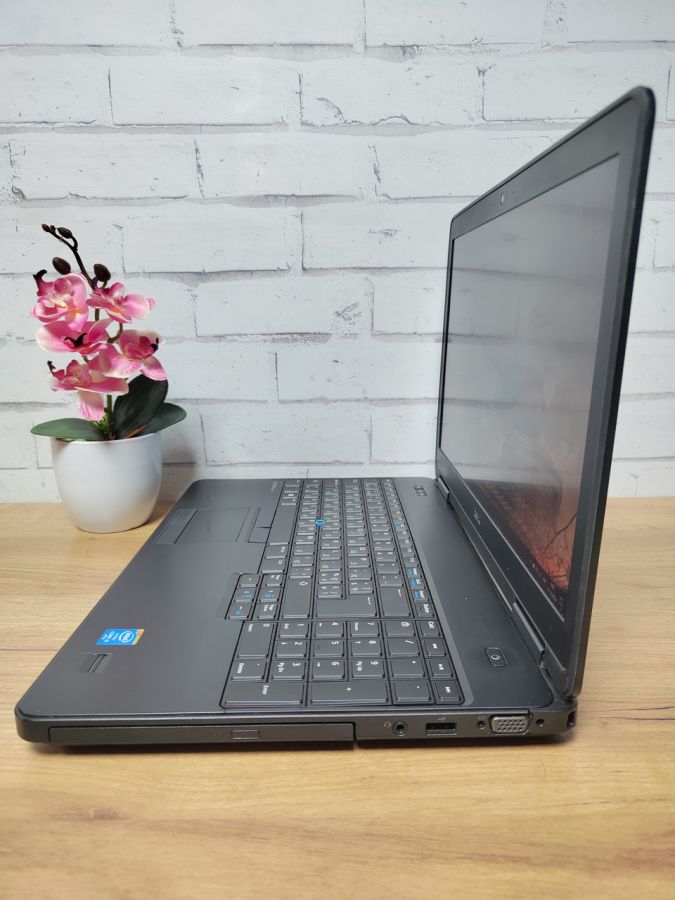 Ноутбук Б/В Dell Latitude E5540, Intel Core i5-4310U, DDR3 8 GB, SSD 128GB, GT 720M, 15.6" Full HD