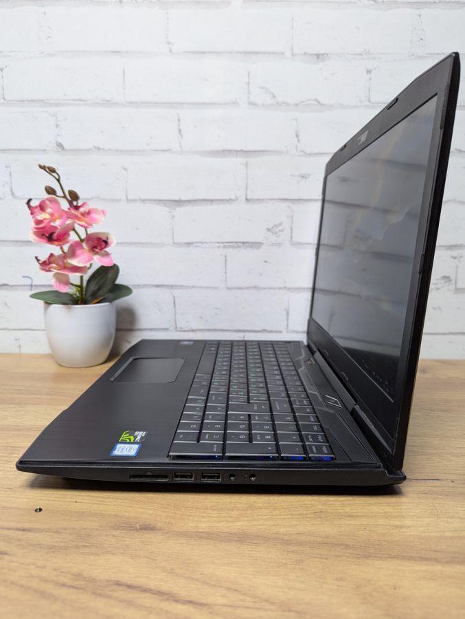 Ноутбук Б/В Tongfang GI5CN5E, Intel Core i7-8750H, DDR3 16 GB, SSD 500GB, GTX 1050Ti, 15.6" Full HD