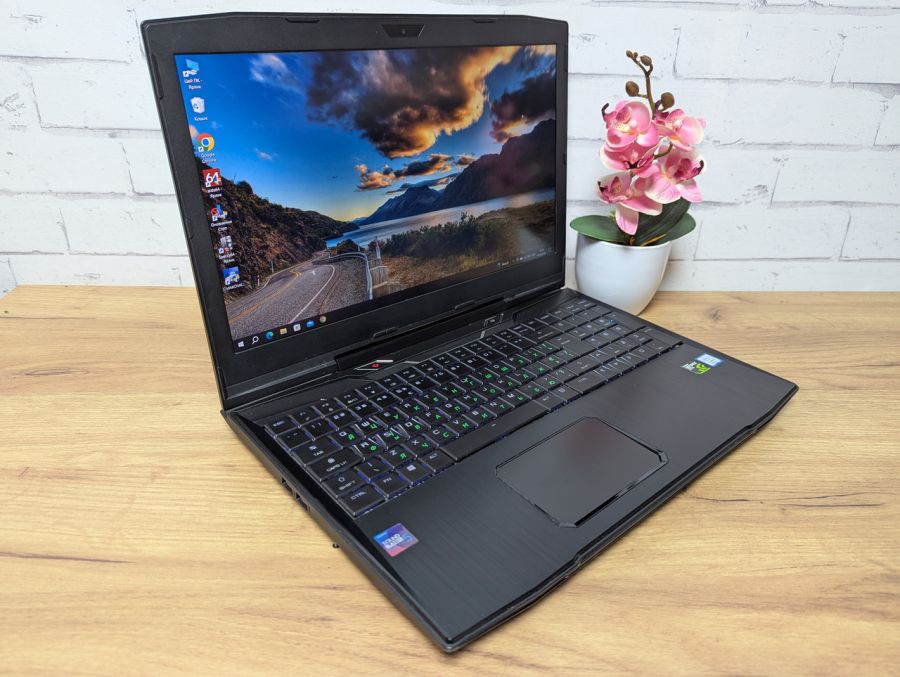 Ноутбук Б/В Tongfang GI5CN5E, Intel Core i7-8750H, DDR3 16 GB, SSD 500GB, GTX 1050Ti, 15.6" Full HD