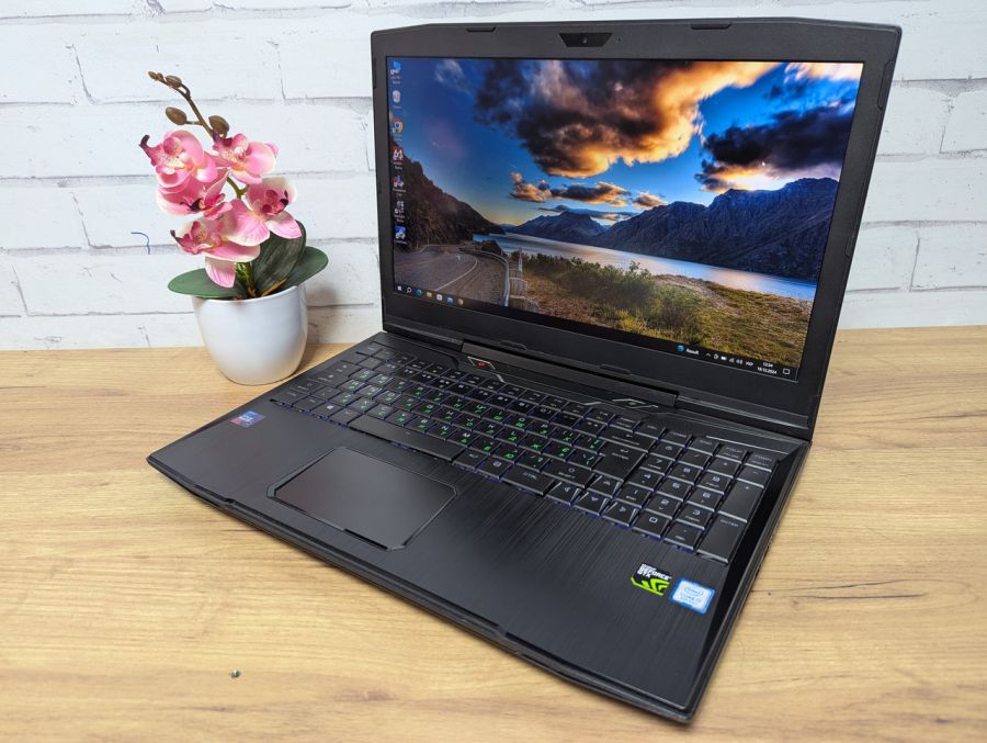 Ноутбук Б/В Tongfang GI5CN5E, Intel Core i7-8750H, DDR3 16 GB, SSD 500GB, GTX 1050Ti, 15.6" Full HD