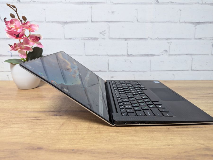 Ноутбук Б/В Dell P54G, Intel Core i5-6200U, DDR3, SSD 256GB, 14" Full HD Сенсор