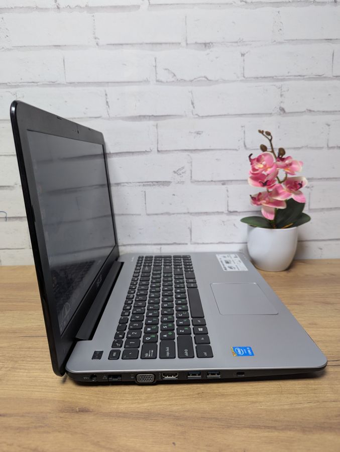 Ноутбук Б/В ASUS R556L, Intel Core i5-5200U, DDR3 8 GB, SSD 128GB, 15.6" HD