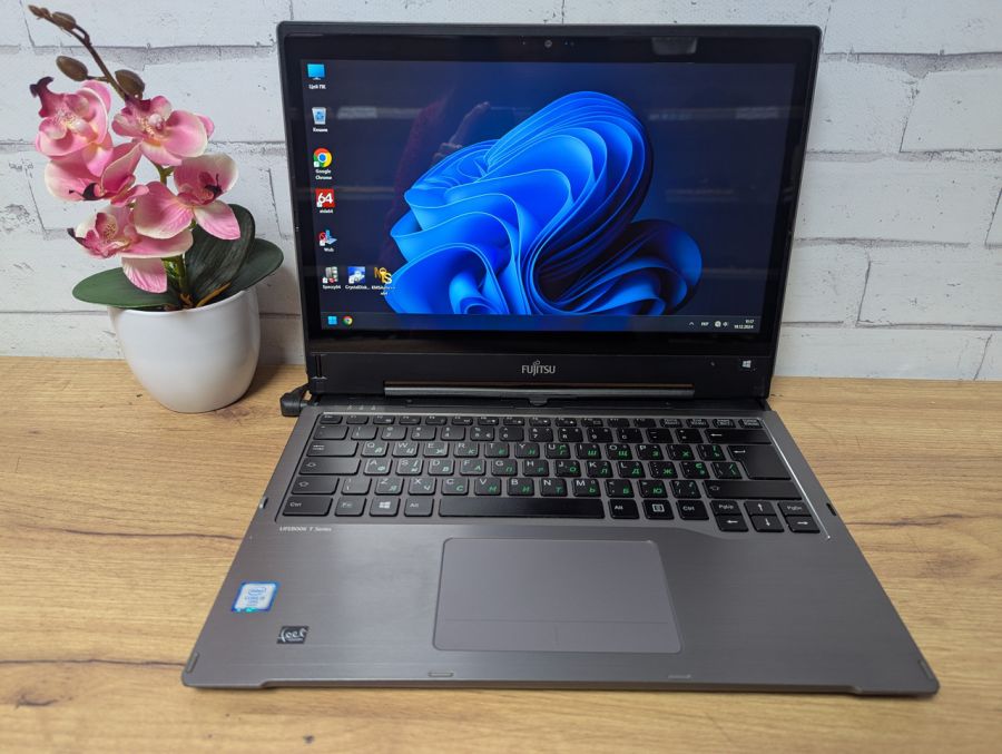 Ноутбук Б/В Fujitsu T936, Intel Core i5-6300U, DDR4 8 GB, SSD 128GB, 13" Full HD Сенсор