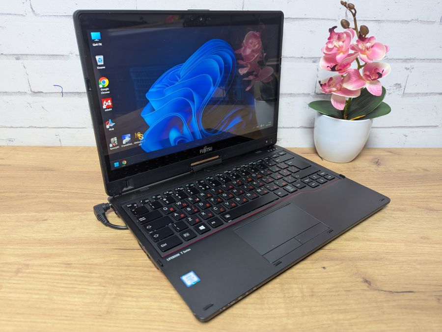 Уцінка! Ноутбук Б/В Fujitsu T937, Intel Core i5-7300U, DDR4 8 GB, SSD 128GB, 13" Full HD Сенсор