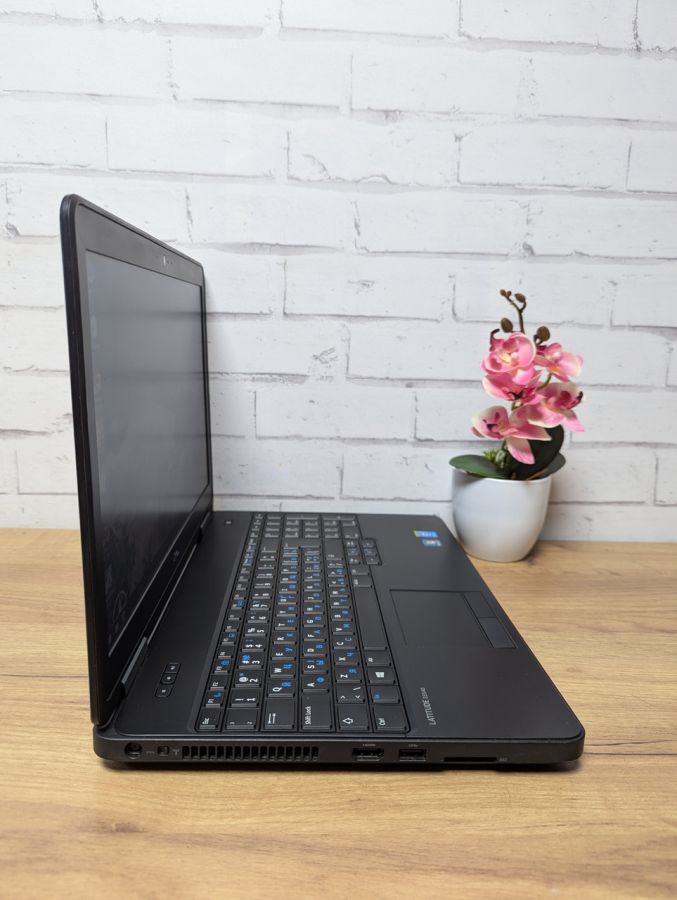 Ноутбук Б/В Dell E5540, Intel Core i3-4010U, DDR3 8 GB, SSD 128GB, 15.6" HD