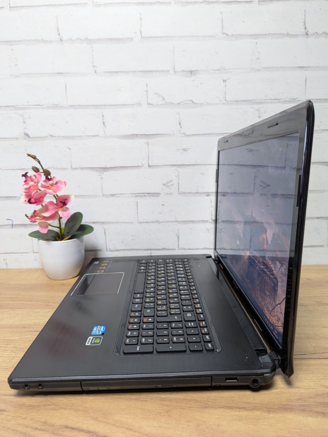 Ноутбук Б/В Lenovo G780, Intel Core i3-2328M, DDR3 8 GB, SSD 256GB, GT 635M 2Gb, 17.3"