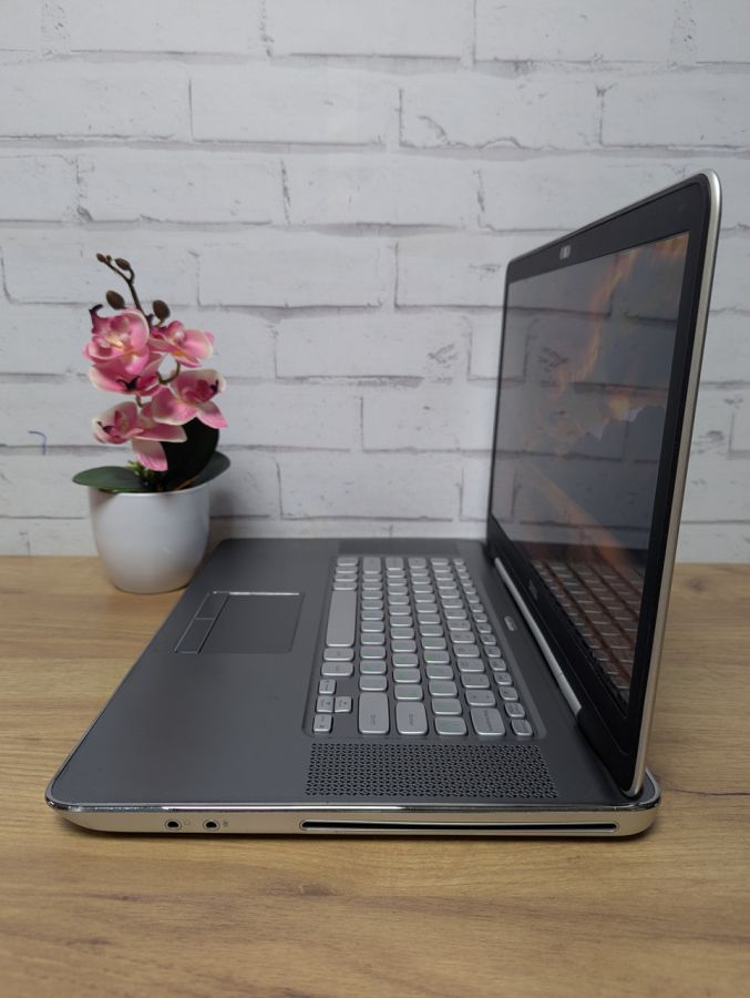 Ноутбук Б/В Dell P12F, Intel Core i7-2640M, DDR3, SSD 500GB, GT 525M 2Gb, 15.6" Full HD