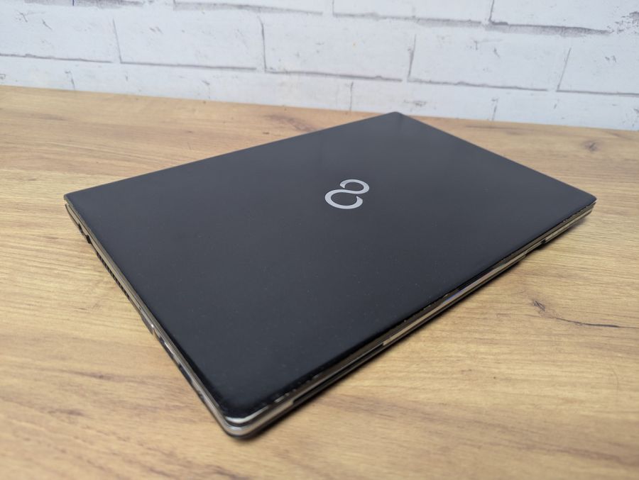 Уцінка! Ноутбук Б/В Fujitsu S937, Intel Core i5-7300U, DDR4 4 GB, SSD 128GB, 13" Full HD Сенсор
