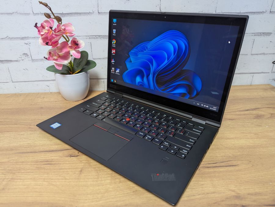 Ноутбук Б/В Lenovo X1 Yoga, Intel Core i5-8250U, DDR3 8 GB, SSD 256GB, 14" Full HD Сенсор