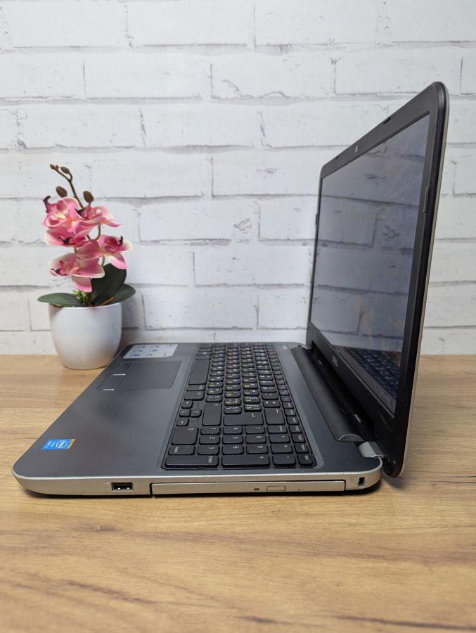 Ноутбук Б/В Dell Inspiron 15R-5537, Intel Core i5-4200U, DDR3 8 GB, SSD 128GB, AMD Radeon HD 8600M, 15.6" HD