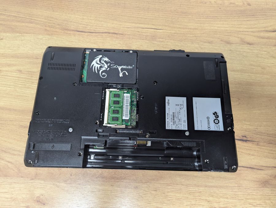 Уцінка! Ноутбук Б/В Fujitsu E751, Intel Core i5-2350M, DDR3, SSD 128GB, 15.6" HD
