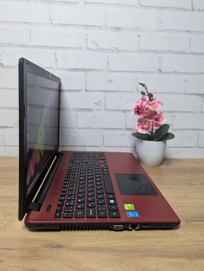 Ноутбук Б/В Acer E5-571, Intel Core i3-4030U, DDR3 8 GB, SSD 128GB, 15.6" Full HD