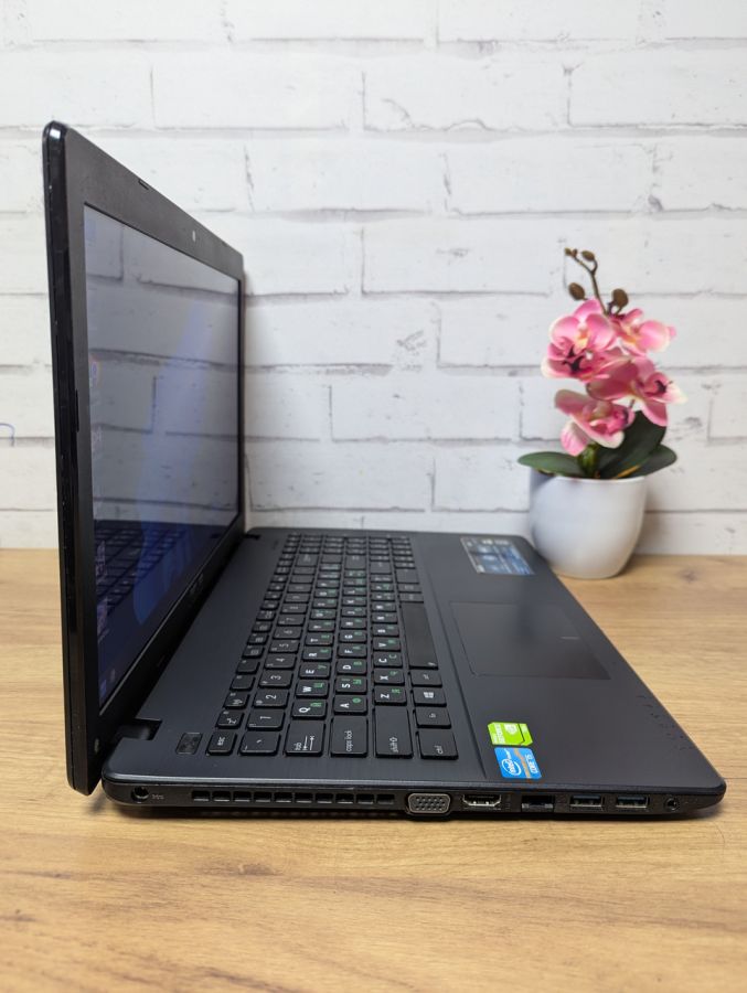 Ноутбук Б/В ASUS R513C, Intel Core i5-3337U, DDR3 8 GB, SSD 256GB, GT 710M, 15.6"
