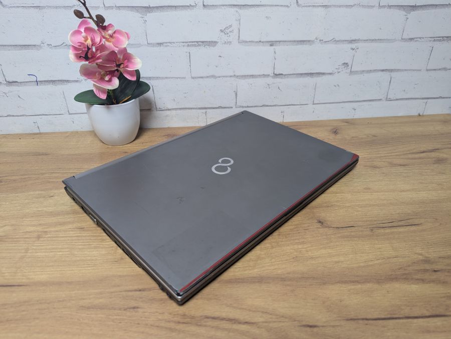 Уцінка! Ноутбук Б/В Fujitsu H730, Intel Core i7-4610M, DDR3 32 GB, SSD 256GB, NVIDIA Quadro K510M 1Gb, 15.6" Full HD