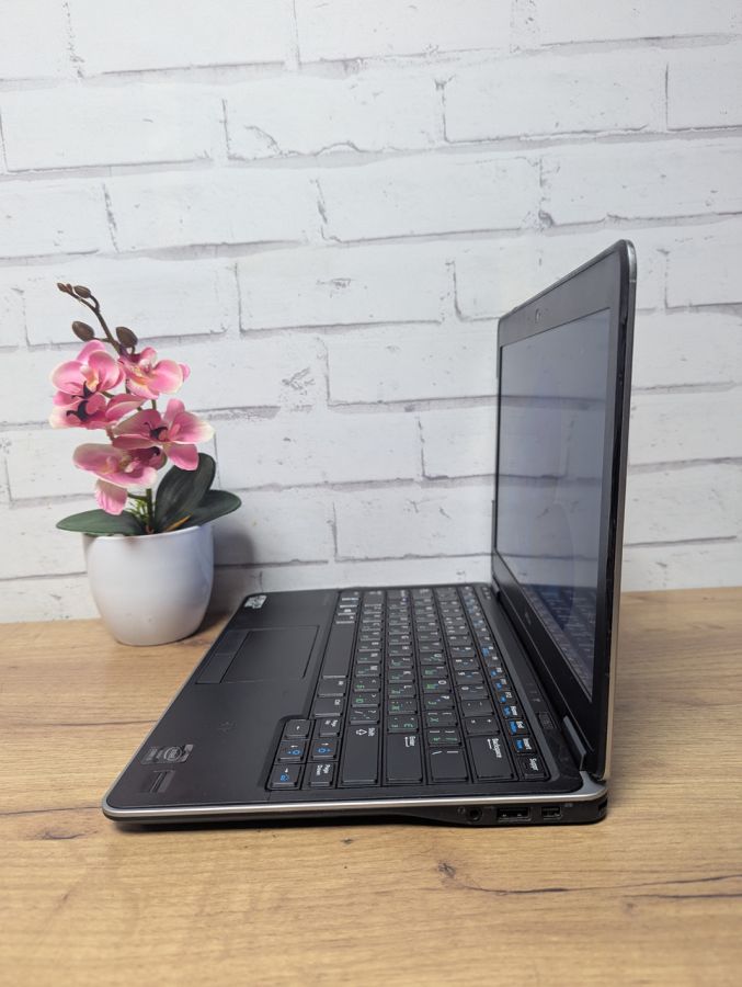Уцінка! Ноутбук Б/В Dell Latitude E7240, Intel Core i5-4300U, DDR3 8 GB, SSD 256GB, 17.3" HD