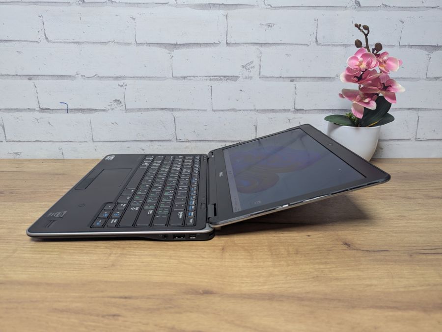Уцінка! Ноутбук Б/В Dell Latitude E7240, Intel Core i5-4300U, DDR3 8 GB, SSD 256GB, 17.3" HD