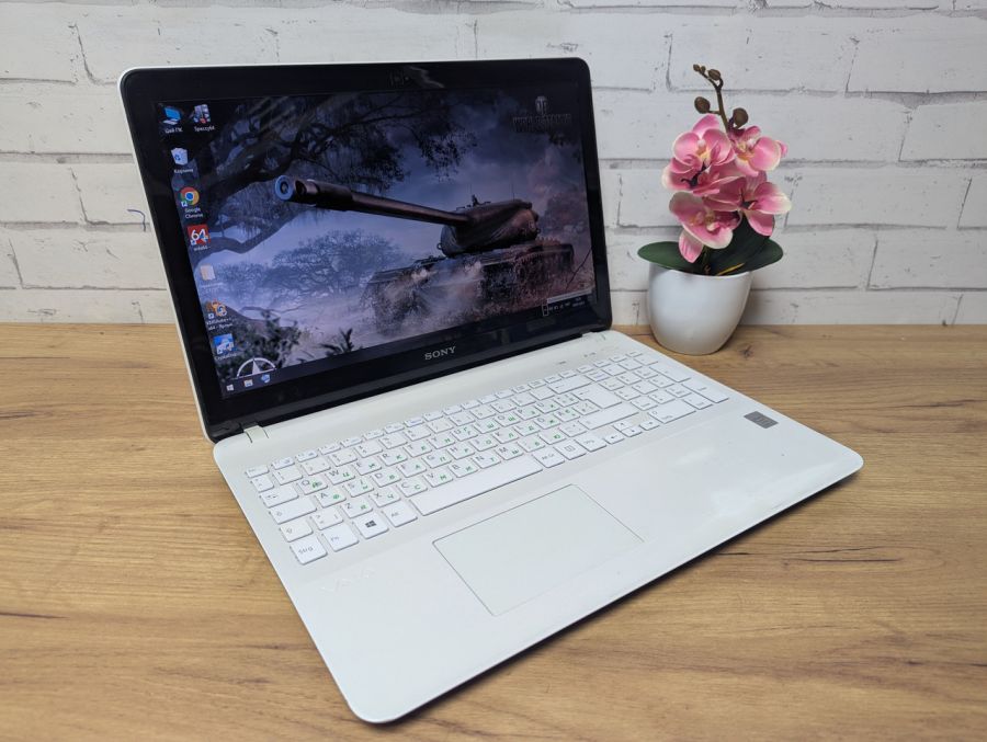 Уцінка! Ноутбук Б/В Sony SVF153A1YM, Intel Core i5-4200U, DDR3 8 GB, SSD 256GB, GT 740M 2GB, 15.6"