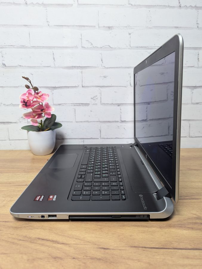 Ноутбук Б/В HP Pavilion ProtectSmart, AMD A8-6410, DDR3 8 GB, SSD 256GB, AMD Radeon R7 M260 2Gb, 17"