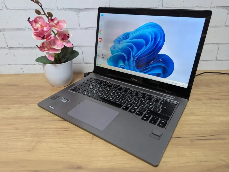 Уцінка! Ноутбук Б/В Fujitsu U904, Intel Core i5-4300U, DDR3 6 GB, SSD 128GB, 14" (3200x1800) Сенсор