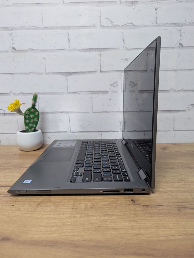 Уцінка! Ноутбук Б/В Dell Inspiron P69G, Intel Core i5-8250U, DDR3 16 GB, SSD 256GB, 14" Full HD Сенсор