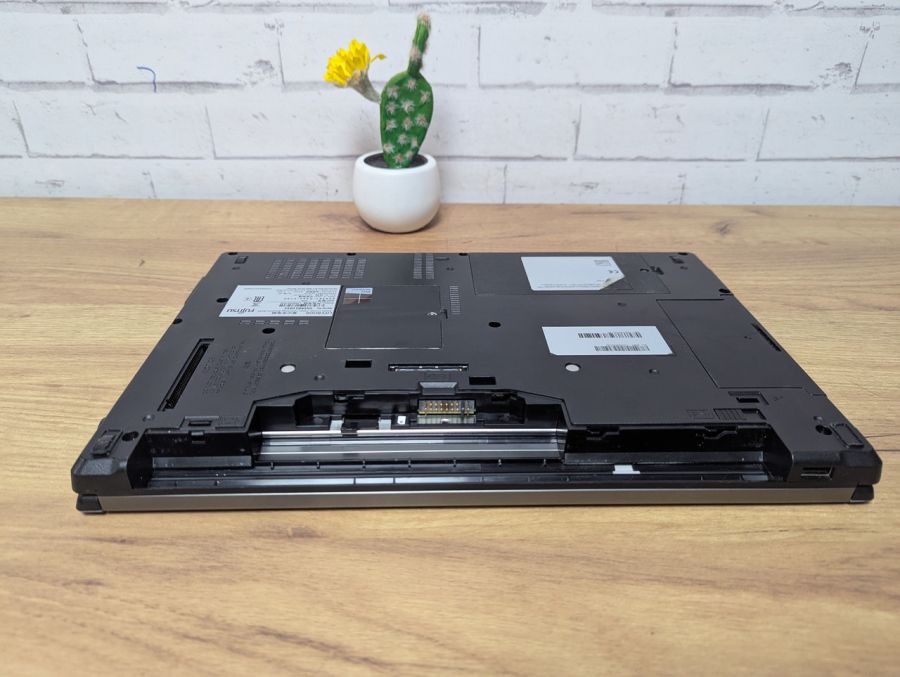 Уцінка! Ноутбук Б/В Fujitsu E745, Intel Core i5-5300U, DDR3 8 GB, SSD 128GB, 14" HD