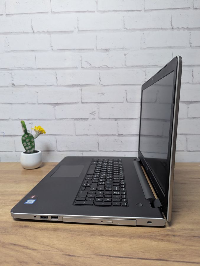 Ноутбук Б/В Dell Inspiron 5759, Intel Core i7-6500U, DDR3 16 GB, SSD 360GB, AMD Radeon R5 M335, 17" Full HD