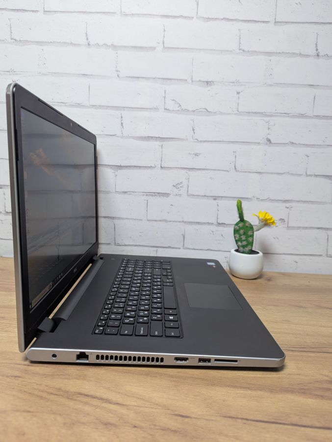 Ноутбук Б/В Dell Inspiron 5759, Intel Core i7-6500U, DDR3 16 GB, SSD 360GB, AMD Radeon R5 M335, 17" Full HD