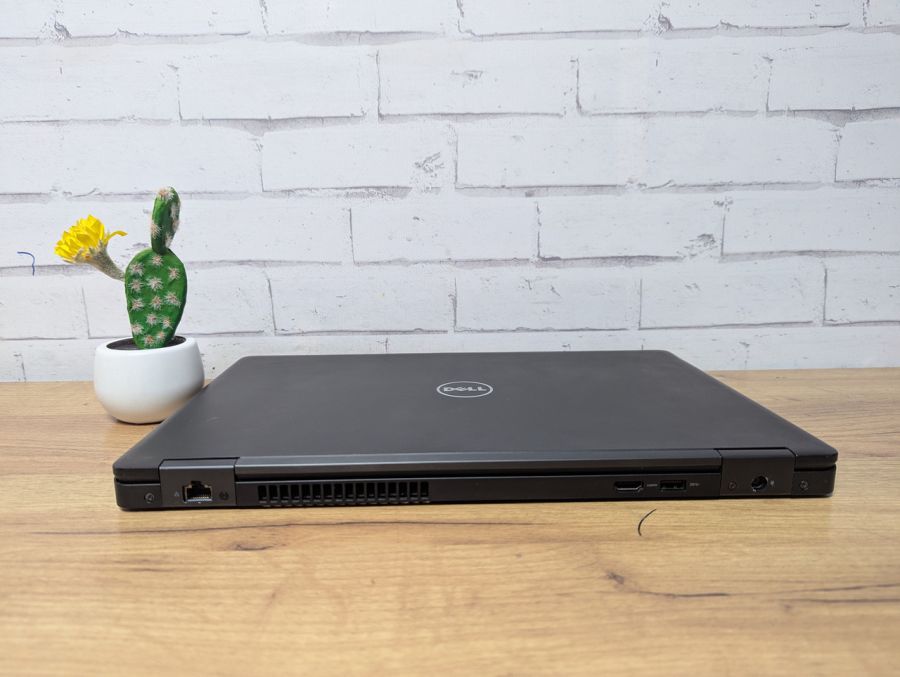 Ноутбук Б/В Dell Latitude 5580, Intel Core i5-7300U, DDR4 8 GB, SSD 256GB, 15.6" Full HD