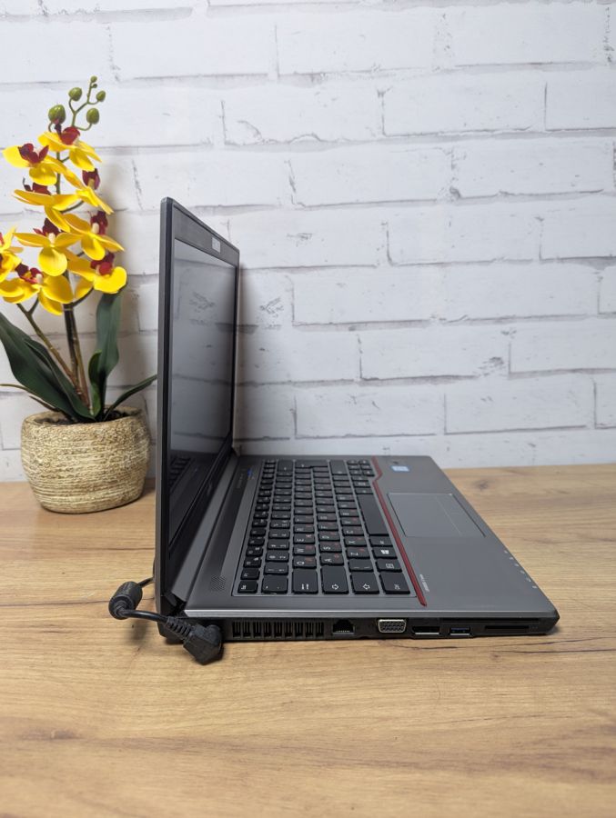 Уцінка! Ноутбук Б/В Fujitsu E746, Intel Core i5-6200U, DDR4 8 GB, SSD 128GB, 14" HD