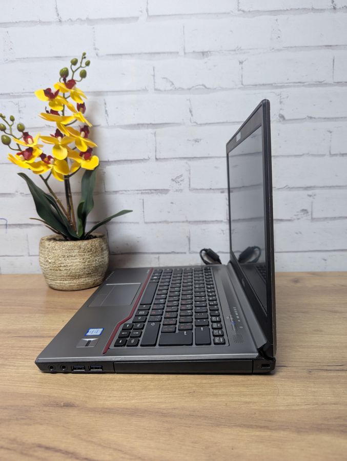 Уцінка! Ноутбук Б/В Fujitsu E746, Intel Core i5-6200U, DDR4 8 GB, SSD 128GB, 14" HD