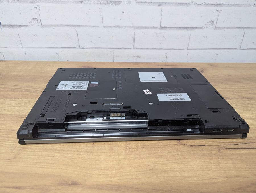 Уцінка! Ноутбук Б/В Fujitsu E754, Intel Core i5-4300M, DDR3 8 GB, SSD 128GB, 15.6" HD